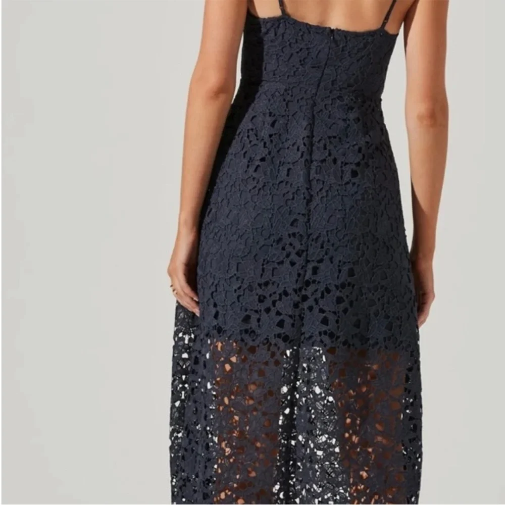 ASTR the label LACE A LINE MIDI DRESS - Picture 4 of 12